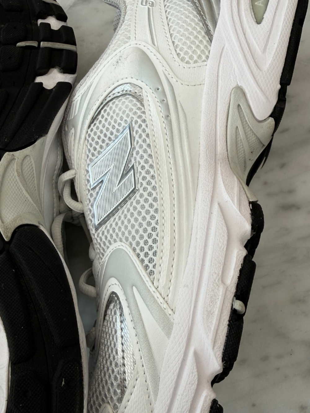 New Balance 530 Men's/Unisex White and Gray Athletic Sneakers - Picture 4 of 6